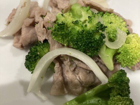 お弁当に！ブロッコリーと玉ねぎの豚肉炒め